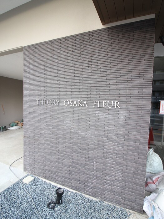 物件外観写真5　(エントランス部分)