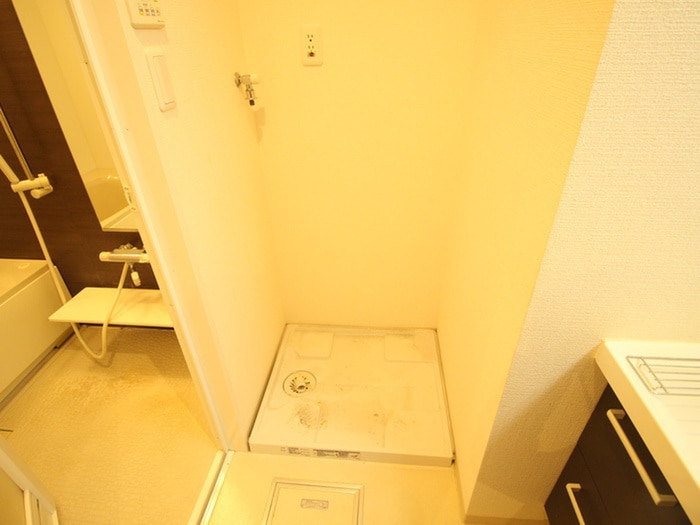 物件内観写真10　(洗濯機置場)