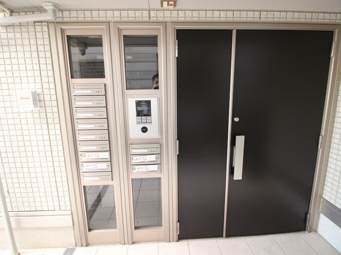 物件外観写真4　(エントランス部分)