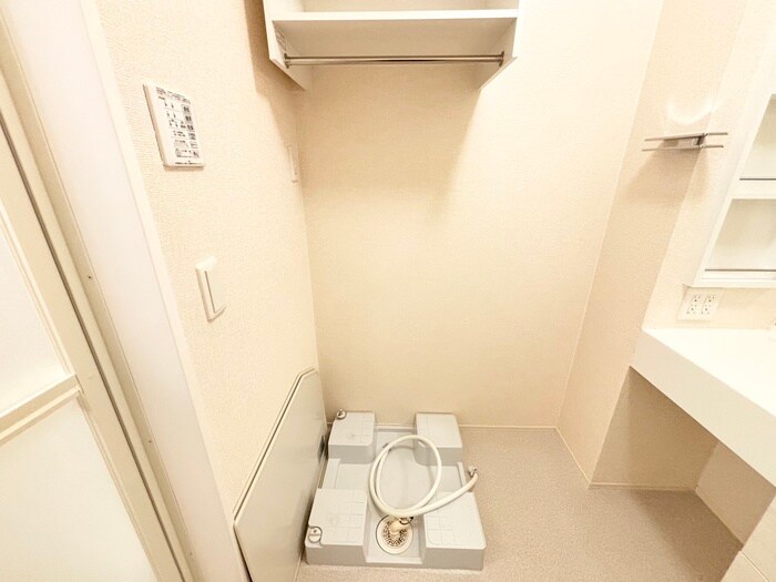 物件内観写真12　(洗濯機置場)