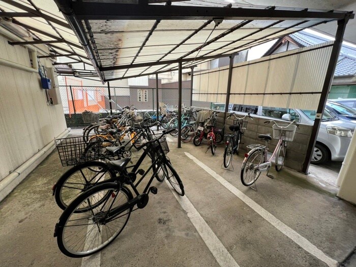物件外観写真3　(駐輪場)