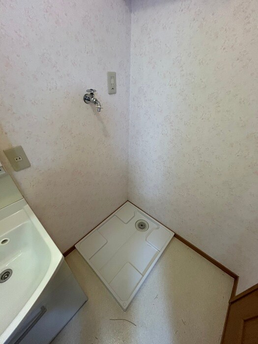 物件内観写真10　(洗濯機置場)