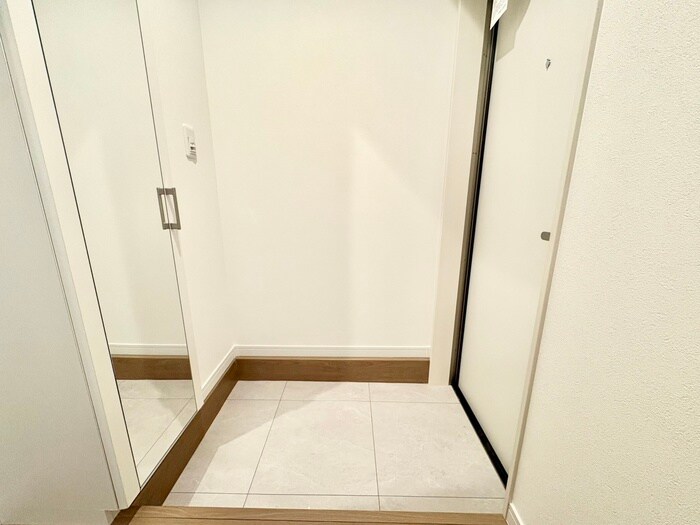 物件内観写真16　(玄関)