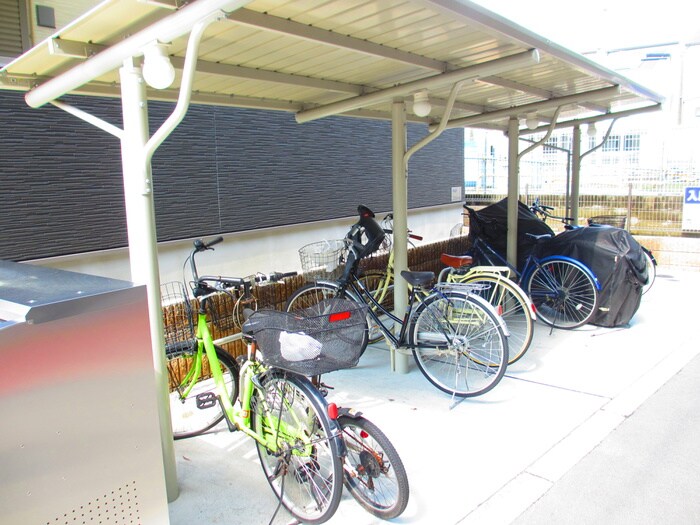 物件外観写真4　(駐輪場)