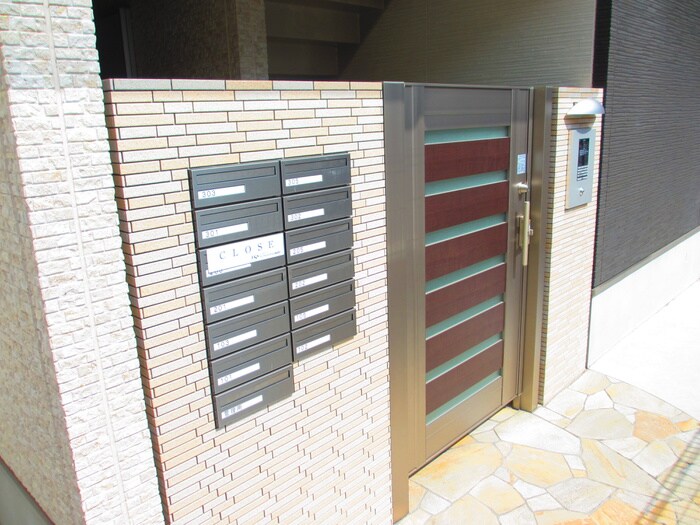 物件外観写真6　(エントランス部分)