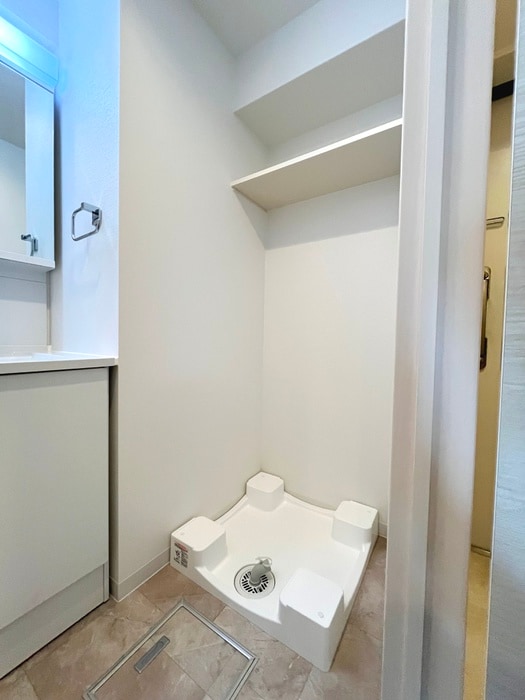 物件内観写真10　(洗濯機置場)