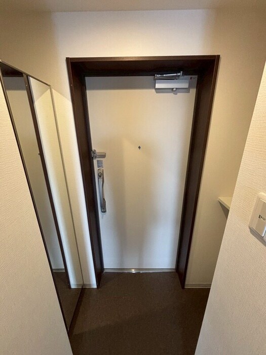物件内観写真12　(玄関)