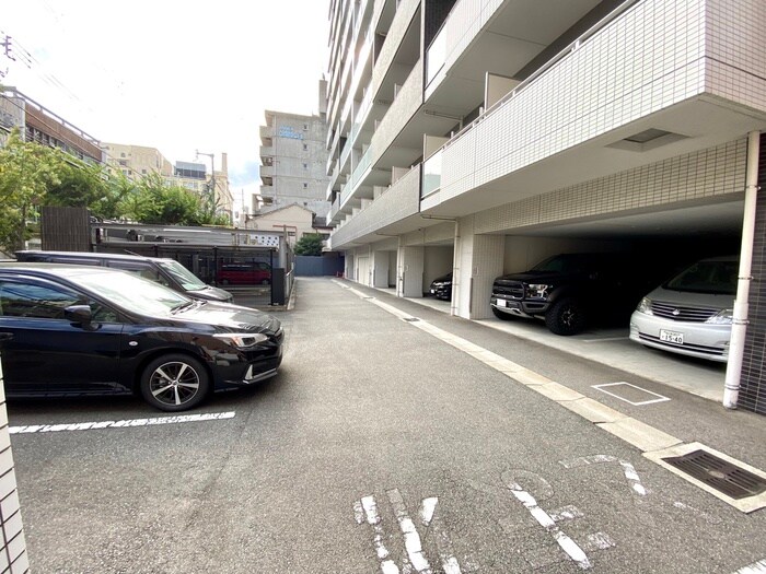 物件外観写真4　(駐車場)