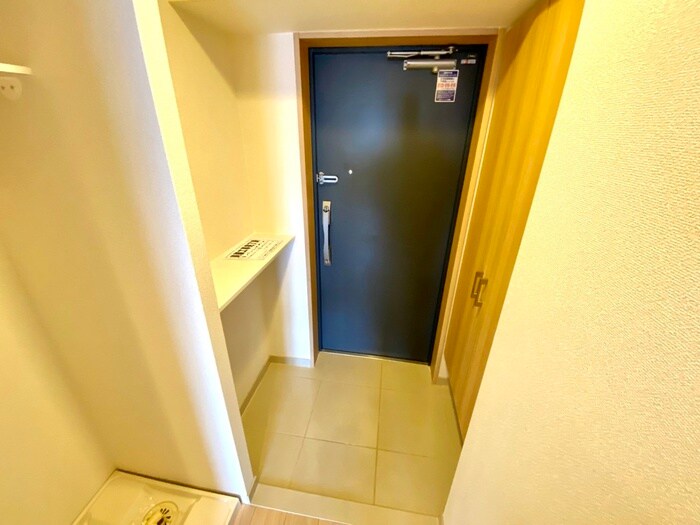 物件内観写真18　(玄関)