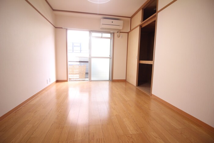 物件内観写真4　(居室)