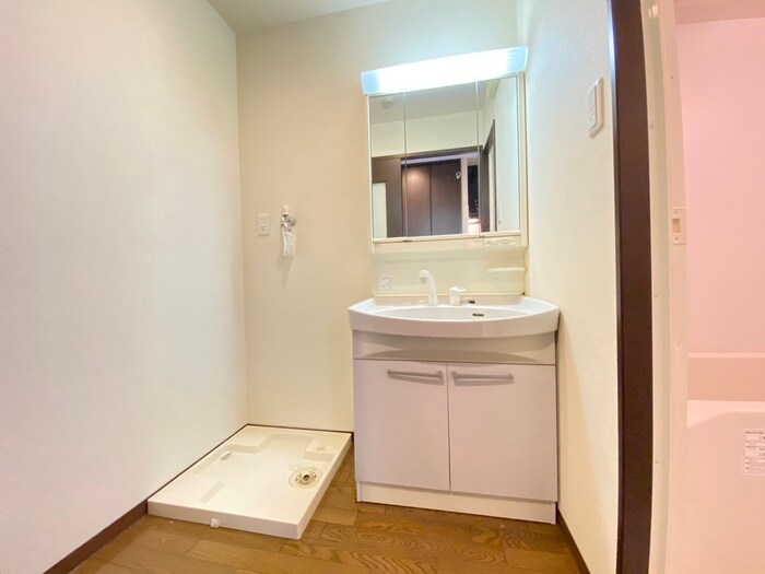 物件内観写真18　(洗濯機置場)