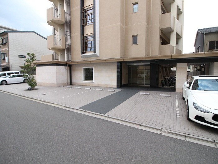 物件外観写真5　(駐車場)