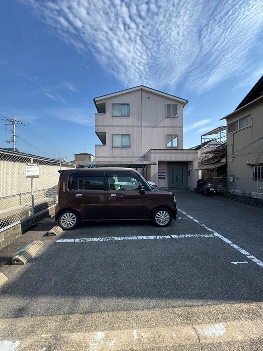 物件外観写真2　(駐車場)