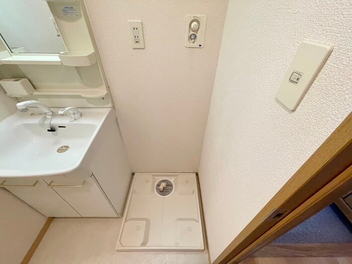 物件内観写真14　(洗濯機置場)