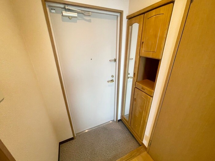 物件内観写真16　(玄関)