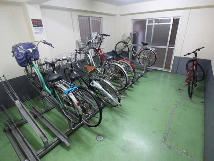 物件外観写真4　(駐輪場)