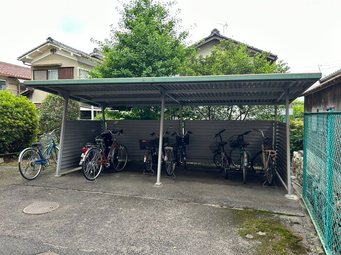 物件外観写真3　(駐輪場)
