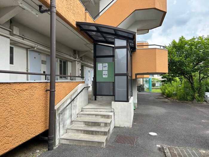 物件外観写真4　(エントランス部分)