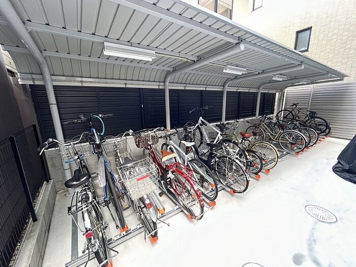 物件外観写真2　(駐輪場)