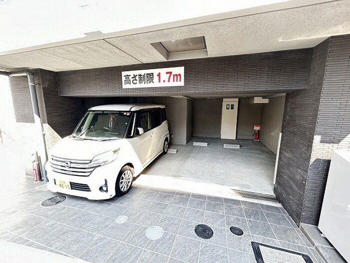 物件外観写真3　(駐車場)