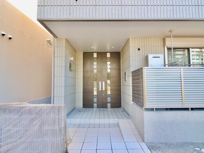 物件外観写真3　(エントランス部分)
