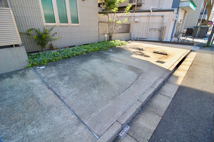 物件外観写真5　(駐車場)
