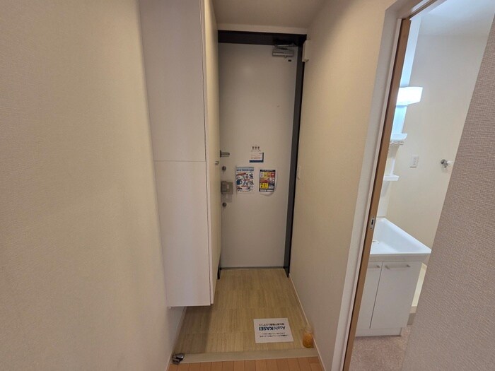 物件内観写真11　(玄関)