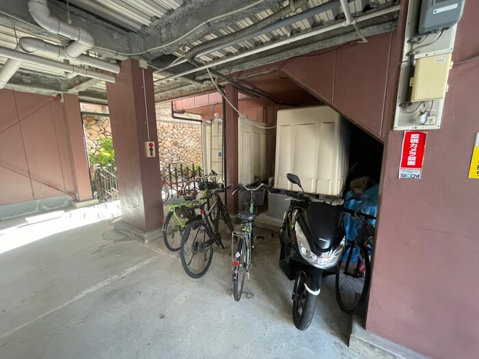 物件外観写真6　(駐輪場)
