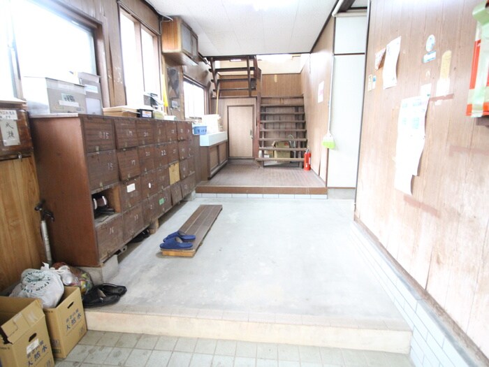 物件外観写真3　(エントランス部分)