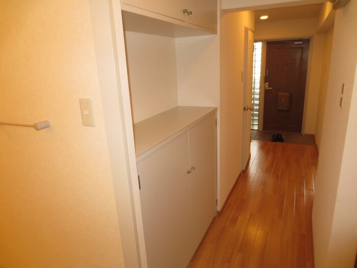 物件内観写真10　(玄関)