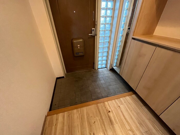 物件内観写真15　(玄関)