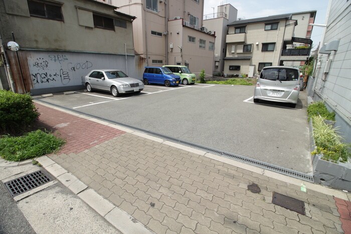 物件外観写真3　(駐車場)