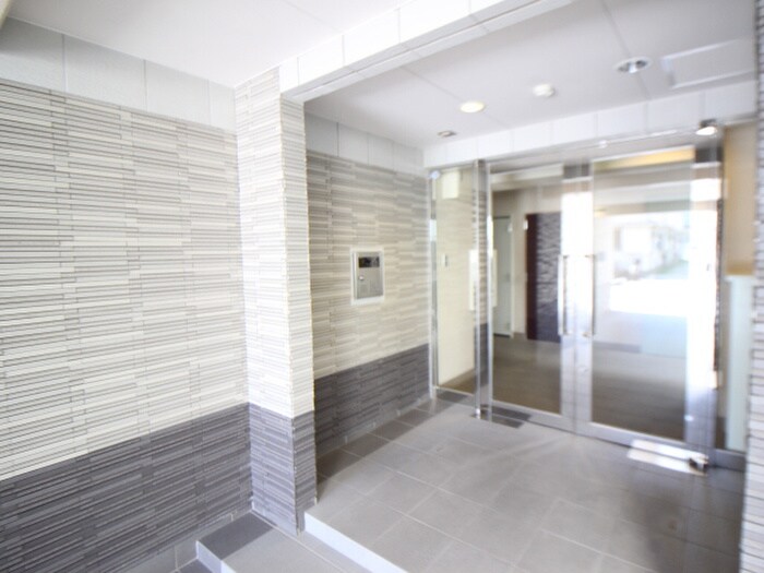 物件外観写真5　(エントランス部分)