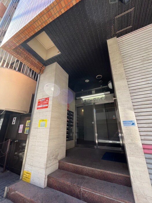 物件外観写真4　(エントランス部分)