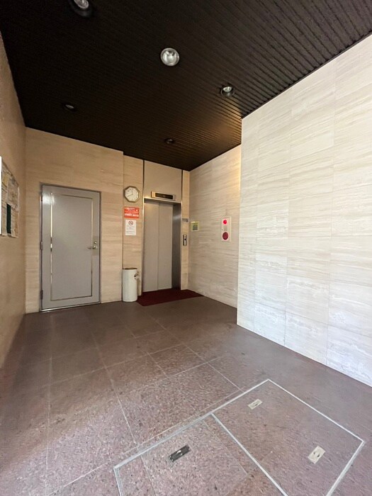 物件外観写真5　(エントランス部分)