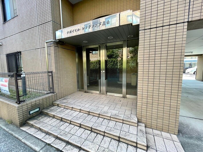 物件外観写真4　(エントランス部分)