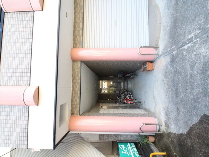 物件外観写真5　(エントランス部分)