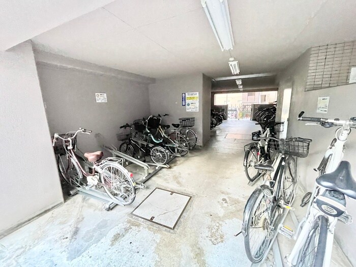 物件外観写真3　(駐輪場)