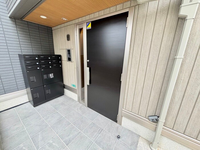 物件外観写真5　(エントランス部分)