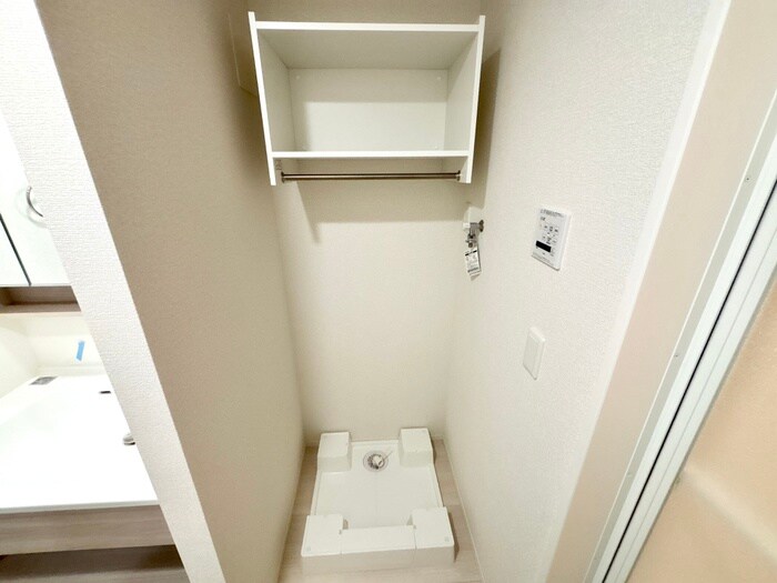 物件内観写真14　(洗濯機置場)