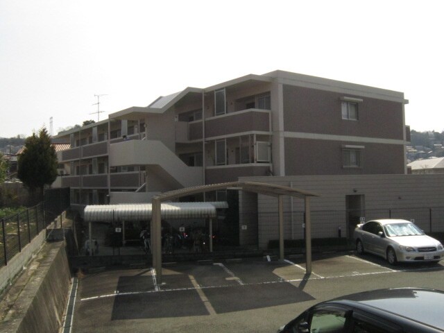 物件外観写真3　(駐輪場)