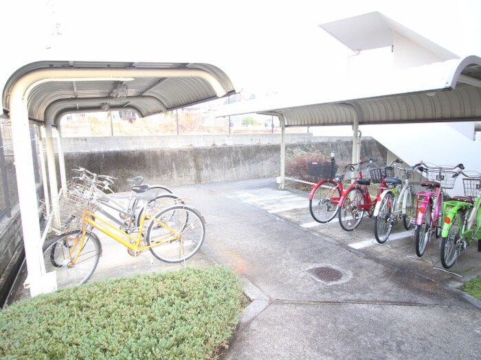 物件外観写真6　(駐輪場)
