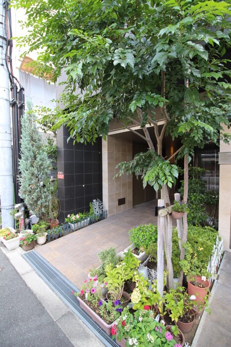 物件外観写真3　(エントランス部分)