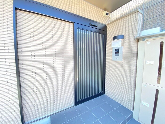 物件外観写真2　(エントランス部分)