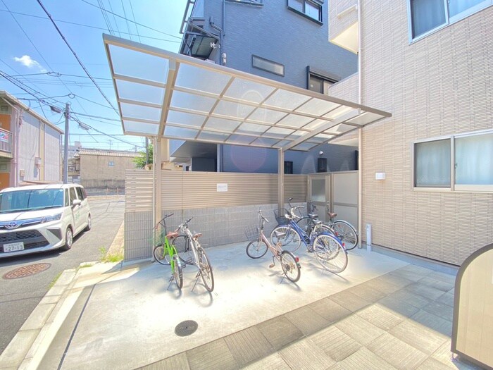 物件外観写真4　(駐輪場)