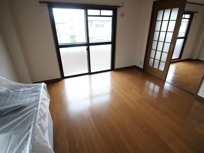 物件内観写真4　(居室)