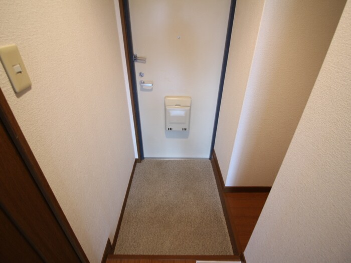 物件内観写真12　(玄関)