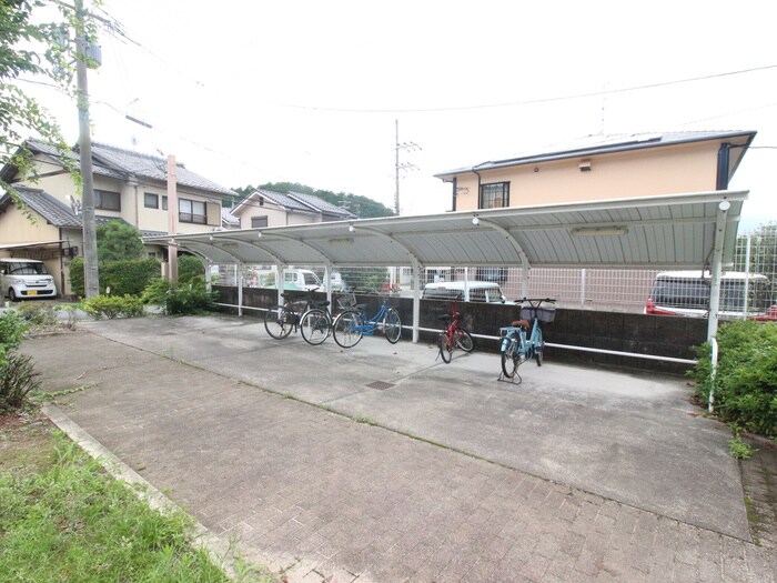 物件外観写真2　(駐輪場)