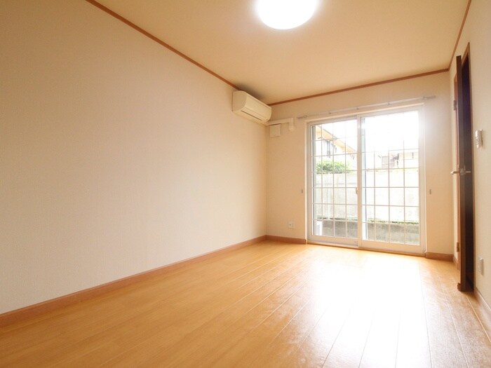 物件内観写真8　(居室)