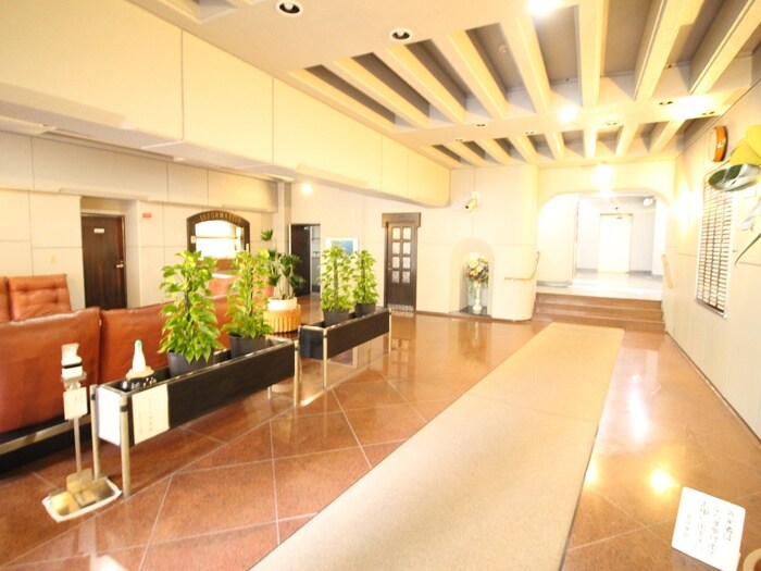 物件外観写真4　(エントランス部分)